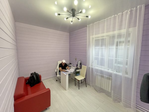 Спальня для родителей на первом этаже
