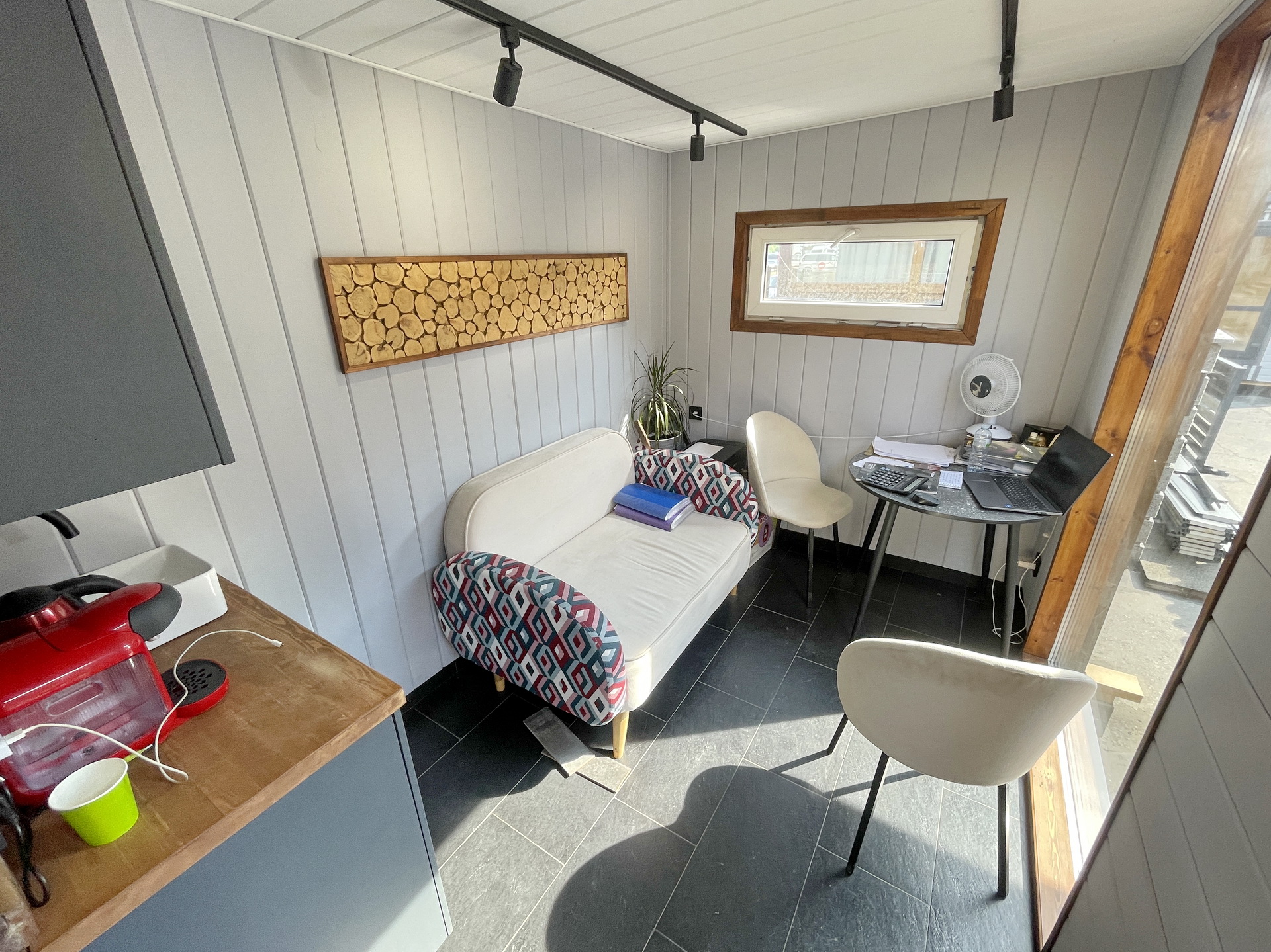 Зона отдыха в модульной бане Зона отдыха в модульной бане