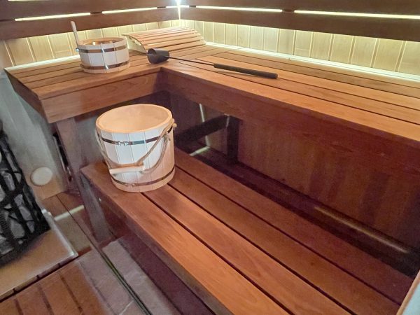 Задвижная лавка в парной бани 647